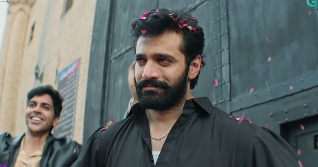 Baala released from jail to a cheering crowd in Mitti De Baway