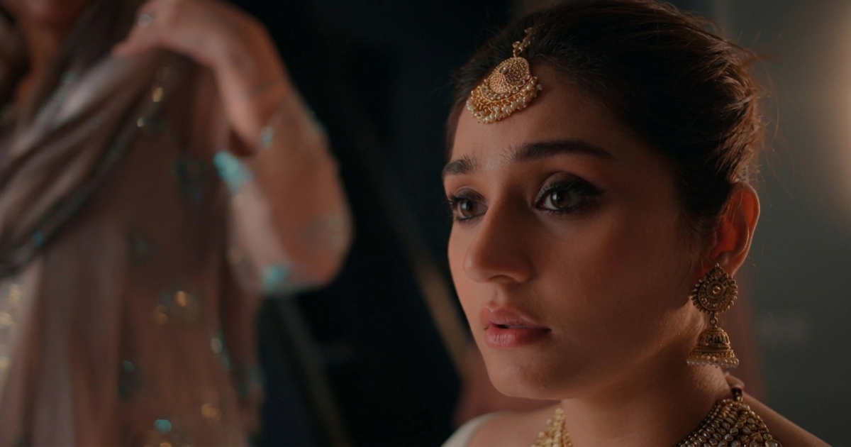 Zaryab as a bride on her wedding day in Dar e Nijat review episode