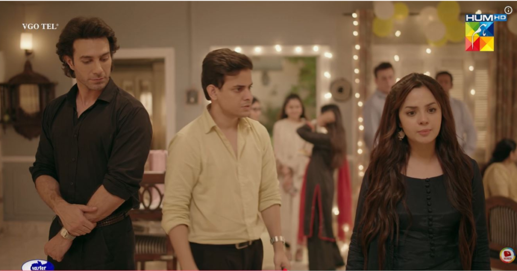 Komal Meer as Diya responding to Samina's insult in Gulbahar episode 2
