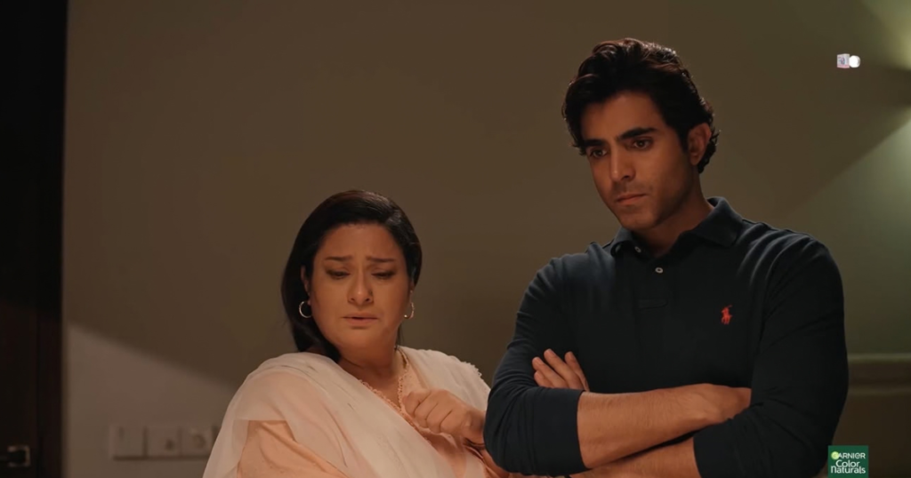 Khushbakth and Abu Bakar watching over Zaryab after her panic attack in Dar e Nijat latest episode